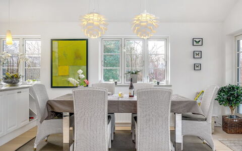 Amine - 700M from the Sea: Meubles, Design Intérieur, Chaise, Lustre, Luminaire, Salle À Manger, Sol, Bois, Plafond, Table Cuisine Et Salle A Manger