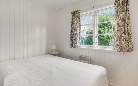 Ghita - 1.2Km from the Sea: Bois, Design Intérieur, Sol, Sol, Chambre, Plafond, Lit, Literie, Domicile, Linge