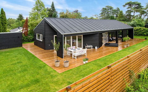 Dorthie - 800M from the Sea: Bois, Maison, Chalet, Domicile, Toit, Zone Rurale, Siding, Cabane En Rondins, Batiments Jardin, Dur