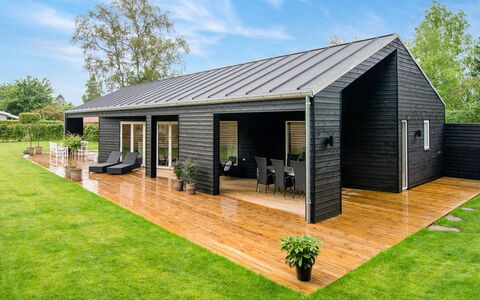 Dorthie - 800M from the Sea: Bois, Maison, Chalet, Domicile, Toit, Zone Rurale, Siding, Cabane En Rondins, Batiments Jardin, Dur