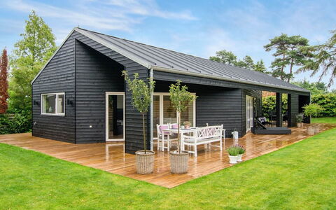 Dorthie - 800M from the Sea: Bois, Maison, Chalet, Domicile, Toit, Zone Rurale, Siding, Cabane En Rondins, Batiments Jardin, Dur