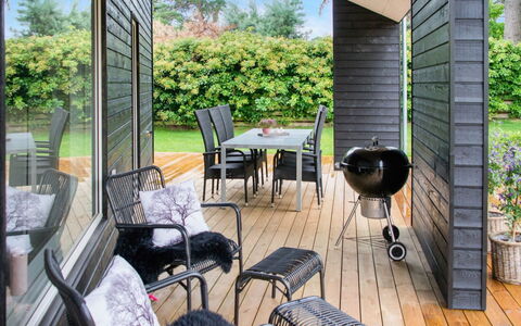 Dorthie - 800M from the Sea: Bois, Maison, Chalet, Domicile, Toit, Zone Rurale, Siding, Cabane En Rondins, Batiments Jardin, Dur