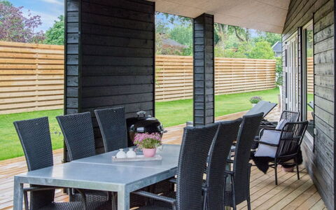 Dorthie - 800M from the Sea: Bois, Maison, Chalet, Domicile, Toit, Zone Rurale, Siding, Cabane En Rondins, Batiments Jardin, Dur