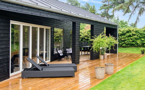 Dorthie - 800M from the Sea: Bois, Maison, Chalet, Domicile, Toit, Zone Rurale, Siding, Cabane En Rondins, Batiments Jardin, Dur