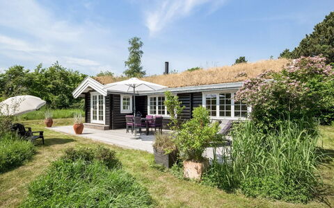 Ottil - 1Km from the Sea: Bois, Maison, Chalet, Domicile, Toit, Zone Rurale, Siding, Cabane En Rondins, Batiments Jardin, Dur