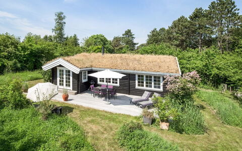 Ottil - 1Km from the Sea: Bois, Maison, Chalet, Domicile, Toit, Zone Rurale, Siding, Cabane En Rondins, Batiments Jardin, Dur
