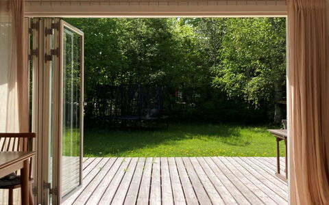 Sarah - 500M from the Sea: Piscine, Mobilier De Jardin, Meubles, Recours, Dalle, Eco Hôtel, Ombre, Chaise, Loisir, Biens