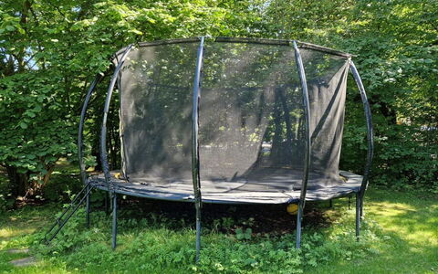 Sarah - 500M from the Sea: Piscine, Mobilier De Jardin, Meubles, Recours, Dalle, Eco Hôtel, Ombre, Chaise, Loisir, Biens