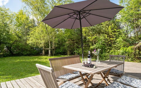 Sarah - 500M from the Sea: Piscine, Mobilier De Jardin, Meubles, Recours, Dalle, Eco Hôtel, Ombre, Chaise, Loisir, Biens