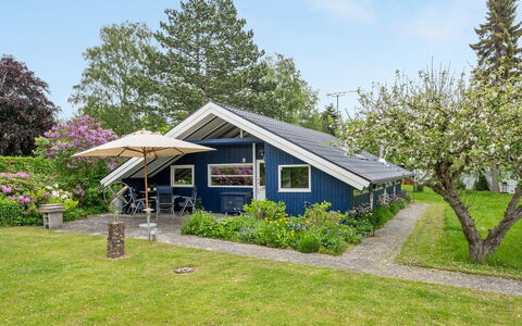 Begitta - 350M from the Sea: Bois, Toit, Architecture, Domicile, Maison, Chalet, Siding, Dur, Pente, Biens