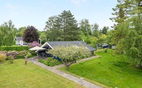 Begitta - 350M from the Sea: Bois, Toit, Architecture, Domicile, Maison, Chalet, Siding, Dur, Pente, Biens