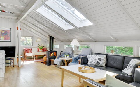 Begitta - 350M from the Sea: Bois, Toit, Architecture, Domicile, Maison, Chalet, Siding, Dur, Pente, Biens