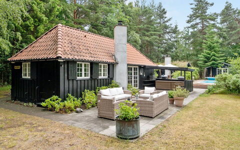 Venko - 2.6Km from the Sea: Maison, Domicile, Toit, Chalet, Arbuste, Siding, Porte, Jardin, Ferme