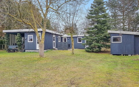 Frode - 400M from the Sea: Bois, Maison, Chalet, Domicile, Toit, Zone Rurale, Siding, Cabane En Rondins, Batiments Jardin, Dur