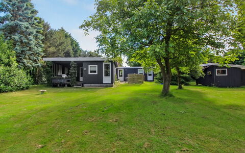 Frode - 400M from the Sea: Bois, Maison, Chalet, Domicile, Toit, Zone Rurale, Siding, Cabane En Rondins, Batiments Jardin, Dur