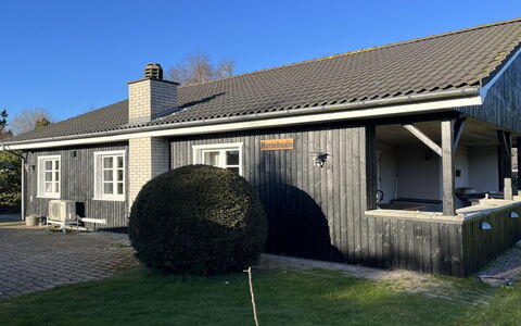 Annegret - 250M from the Sea: Herbe, Maison, Toit, Domicile, Chalet, Arbuste, Lot Terre, Zone Rurale, Ferme, Couverture De Sol