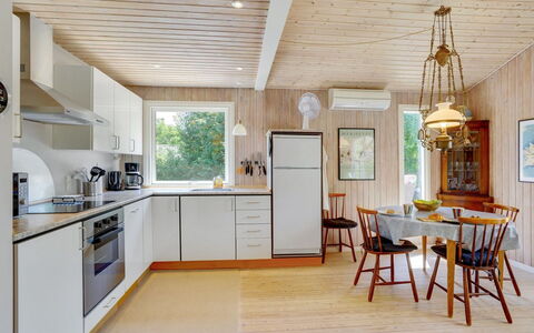 Mile - 260M from the Sea: Design Intérieur, Sol, Cuisine, Meubles, Bois, Plafond, Comptoir, Sol, Luminaire, Appareil De Cuisine