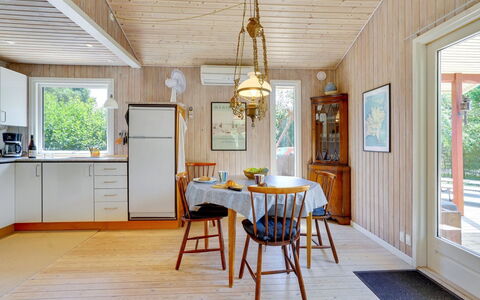 Mile - 260M from the Sea: Herbe, Arbuste, Maison, Jardin, Domicile, Chalet, Lot Terre, Pelouse, Couverture De Sol