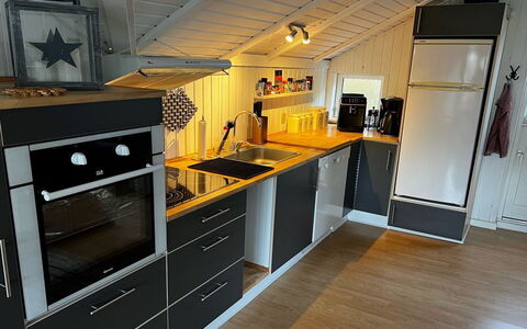 Analine - 1Km from the Sea: Piscine, Mobilier De Jardin, Meubles, Recours, Dalle, Eco Hôtel, Ombre, Chaise, Loisir, Biens