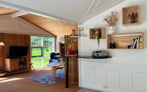 Kiris - 800M from the Sea: Sol, Mur, Sol, Design Intérieur, Bois, Plafond, Parquet, Éclairage, Meubles, Revêtement De Sol Stratifié