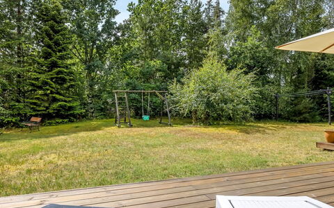 Fjola - 200M from the Sea: Domicile, Chalet, Porche, Dur, Siding, Plate-Forme, Ombre, Planche, Biens, Batiments Jardin