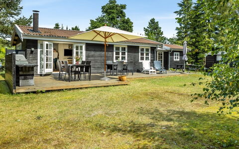Fjola - 200M from the Sea: Domicile, Chalet, Porche, Dur, Siding, Plate-Forme, Ombre, Planche, Biens, Batiments Jardin