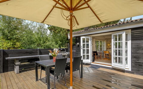 Fjola - 200M from the Sea: Piscine, Mobilier De Jardin, Meubles, Recours, Dalle, Eco Hôtel, Ombre, Chaise, Loisir, Biens