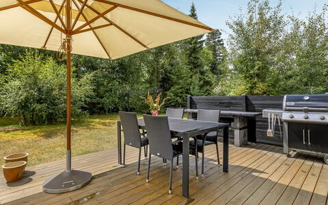 Fjola - 200M from the Sea: Piscine, Mobilier De Jardin, Meubles, Recours, Dalle, Eco Hôtel, Ombre, Chaise, Loisir, Biens