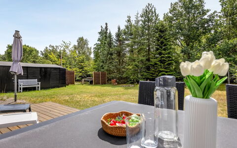 Fjola - 200M from the Sea: Piscine, Mobilier De Jardin, Meubles, Recours, Dalle, Eco Hôtel, Ombre, Chaise, Loisir, Biens