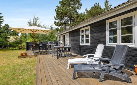 Fjola - 200M from the Sea: Piscine, Mobilier De Jardin, Meubles, Recours, Dalle, Eco Hôtel, Ombre, Chaise, Loisir, Biens