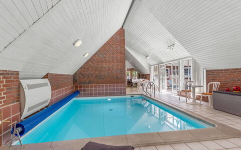 Pauna - 50M from the Sea: Composite, Brique, Piscine, Brickwork, Chalet, Plafond, Biens, Chaise, Mobilier De Jardin, Daylighting