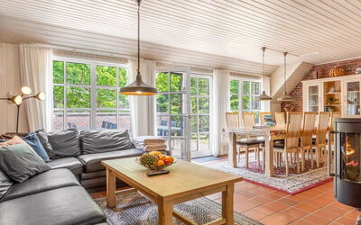 Pauna - 50M from the Sea