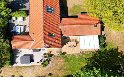 Marjukka - 10M from the Sea: Arbuste, Design Urbain, Couverture De Sol, Brique, Appartement, Biens, Brickwork, Balcon, Aménagement Paysager
