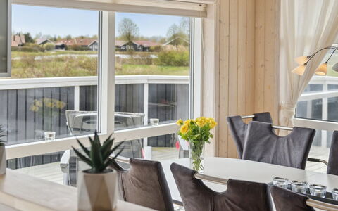 Swanhild - 900M from the Sea: Bois, Maison, Chalet, Domicile, Toit, Zone Rurale, Siding, Cabane En Rondins, Batiments Jardin, Dur