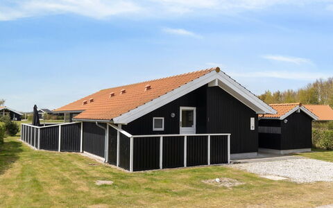 Swanhild - 900M from the Sea: Bois, Maison, Chalet, Domicile, Toit, Zone Rurale, Siding, Cabane En Rondins, Batiments Jardin, Dur