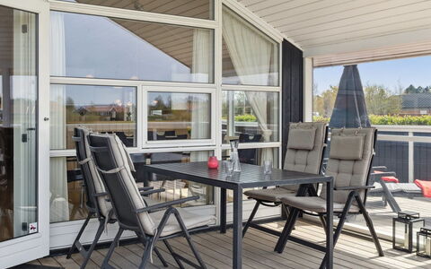 Swanhild - 900M from the Sea: Bois, Maison, Chalet, Domicile, Toit, Zone Rurale, Siding, Cabane En Rondins, Batiments Jardin, Dur