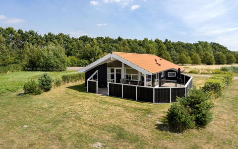 Swanhild - 900M from the Sea: Bois, Maison, Chalet, Domicile, Toit, Zone Rurale, Siding, Cabane En Rondins, Batiments Jardin, Dur