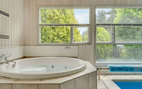 Joakim - 350M from the Sea: Piscine, Mobilier De Jardin, Meubles, Recours, Dalle, Eco Hôtel, Ombre, Chaise, Loisir, Biens