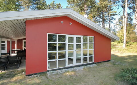 Borica - 100M from the Sea: Bâtiment, Maison, Fenêtre, Domicile, Toit, Zone Résidentielle, Arbuste, Chalet, Lot Terre