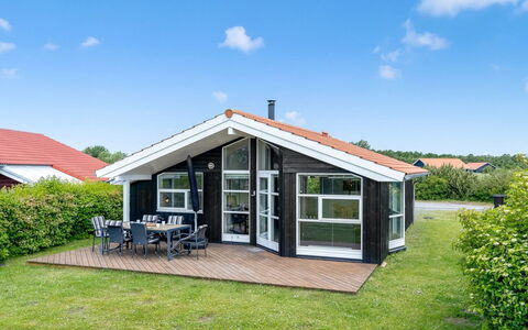 Birtir - 1.2Km from the Sea: Herbe, Maison, Toit, Domicile, Chalet, Arbuste, Lot Terre, Zone Rurale, Ferme, Couverture De Sol