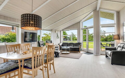Birtir - 1.2Km from the Sea: Herbe, Maison, Toit, Domicile, Chalet, Arbuste, Lot Terre, Zone Rurale, Ferme, Couverture De Sol