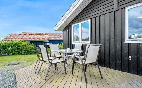 Birtir - 1.2Km from the Sea: Herbe, Maison, Toit, Domicile, Chalet, Arbuste, Lot Terre, Zone Rurale, Ferme, Couverture De Sol