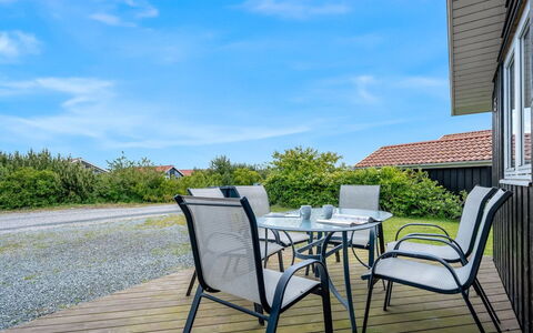 Birtir - 1.2Km from the Sea: Herbe, Maison, Toit, Domicile, Chalet, Arbuste, Lot Terre, Zone Rurale, Ferme, Couverture De Sol