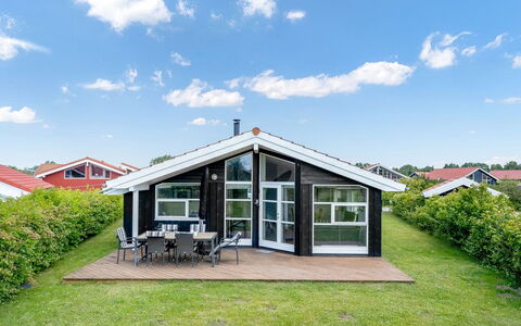Birtir - 1.2Km from the Sea: Herbe, Maison, Toit, Domicile, Chalet, Arbuste, Lot Terre, Zone Rurale, Ferme, Couverture De Sol
