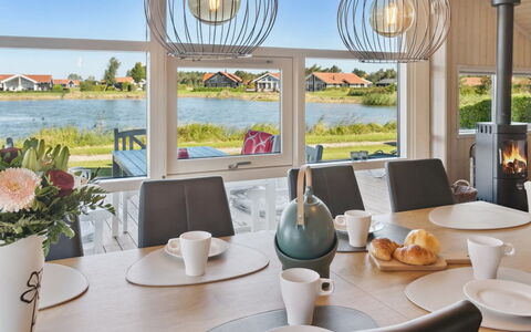 Godtfrede - 950M from the Sea: Piscine, Mobilier De Jardin, Meubles, Recours, Dalle, Eco Hôtel, Ombre, Chaise, Loisir, Biens