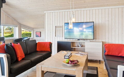 Godtfrede - 950M from the Sea: Piscine, Mobilier De Jardin, Meubles, Recours, Dalle, Eco Hôtel, Ombre, Chaise, Loisir, Biens