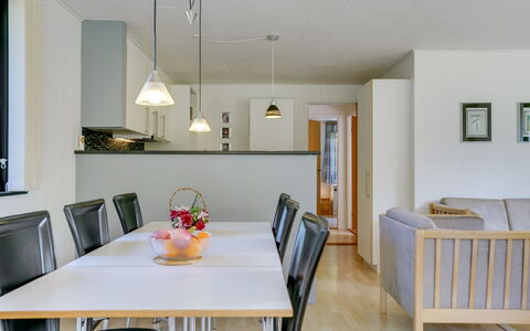 Filippa - 900M from the Sea: Bois, Maison, Chalet, Domicile, Toit, Zone Rurale, Siding, Cabane En Rondins, Batiments Jardin, Dur