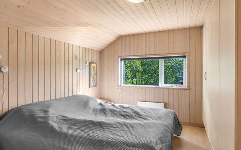 Enid - 700M from the Sea: Bois, Design Intérieur, Chambre, Plafond, Sol, Sol, Pièce, Lit, Drap De Lit, Domicile
