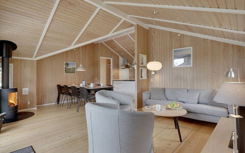Uolevi - 200M from the Sea: Sol, Mur, Sol, Design Intérieur, Bois, Plafond, Parquet, Éclairage, Meubles, Revêtement De Sol Stratifié
