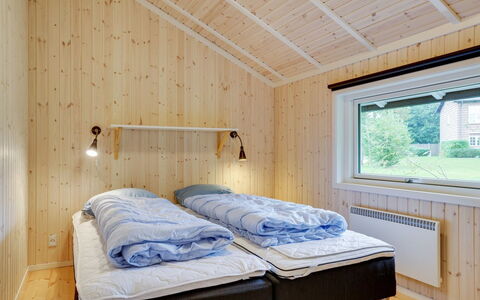 Uolevi - 200M from the Sea: Sol, Mur, Sol, Design Intérieur, Bois, Plafond, Parquet, Éclairage, Meubles, Revêtement De Sol Stratifié